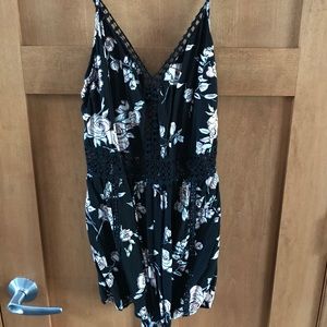 Women’s BKE Black Floral Romper